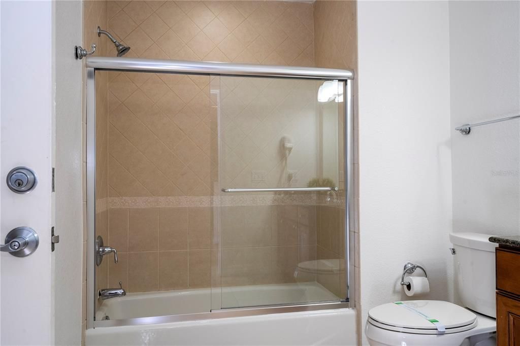 For Sale: $320,000 (3 beds, 3 baths, 1755 Square Feet)