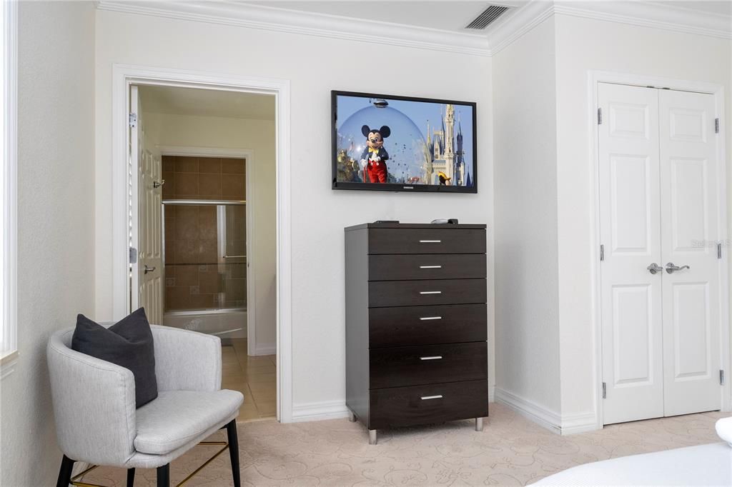 For Sale: $320,000 (3 beds, 3 baths, 1755 Square Feet)