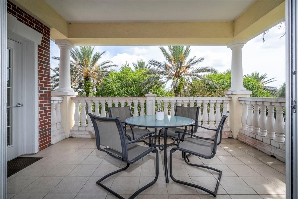 For Sale: $320,000 (3 beds, 3 baths, 1755 Square Feet)