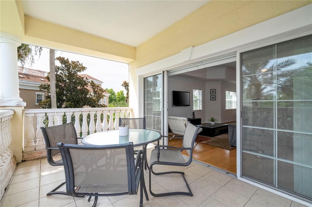 For Sale: $320,000 (3 beds, 3 baths, 1755 Square Feet)