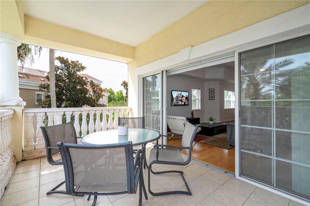For Sale: $320,000 (3 beds, 3 baths, 1755 Square Feet)