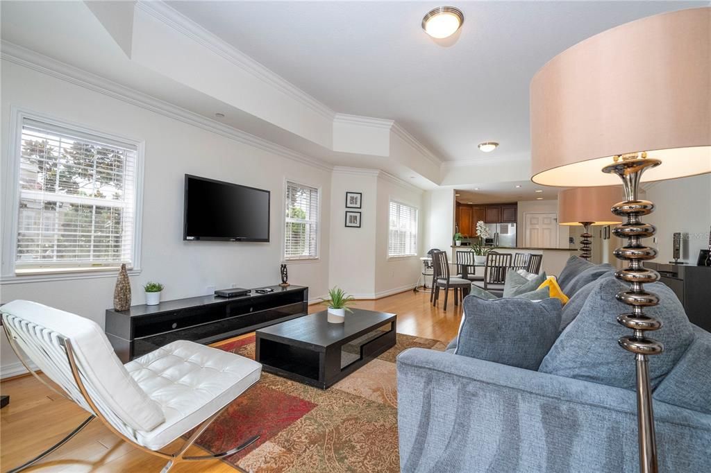 For Sale: $320,000 (3 beds, 3 baths, 1755 Square Feet)