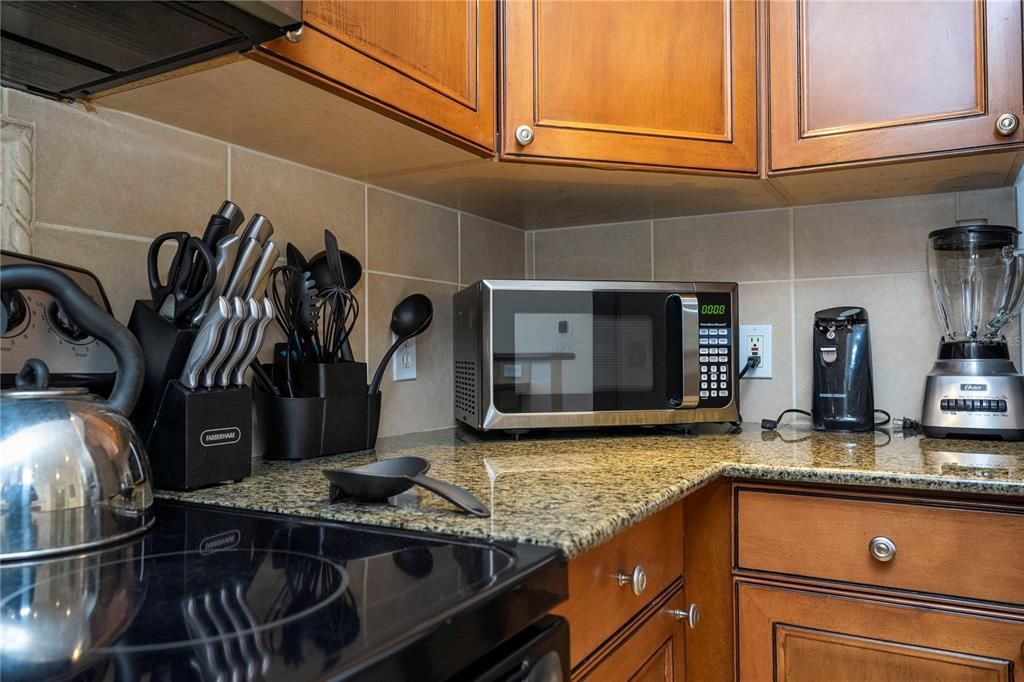 For Sale: $320,000 (3 beds, 3 baths, 1755 Square Feet)