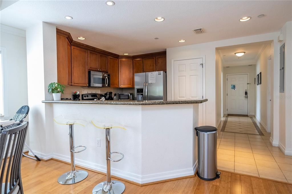 For Sale: $320,000 (3 beds, 3 baths, 1755 Square Feet)