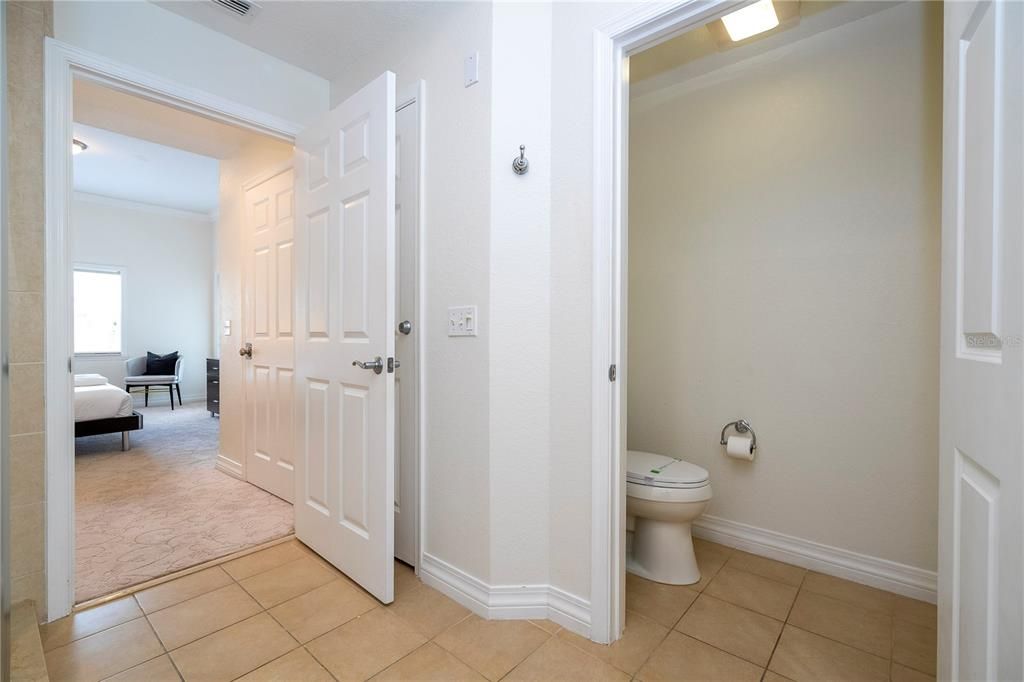 For Sale: $320,000 (3 beds, 3 baths, 1755 Square Feet)
