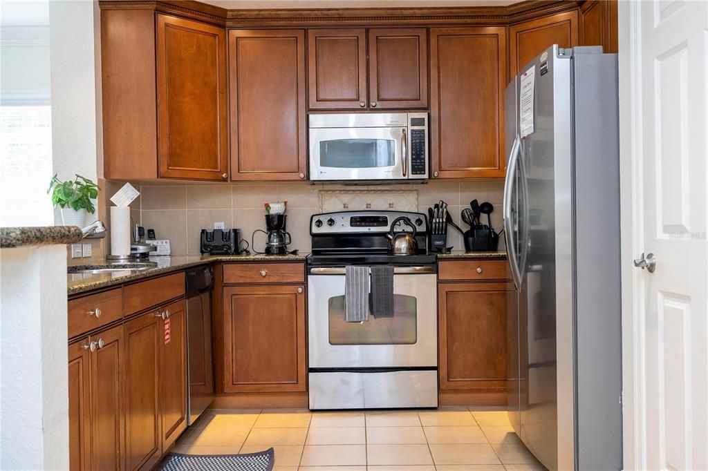 For Sale: $320,000 (3 beds, 3 baths, 1755 Square Feet)