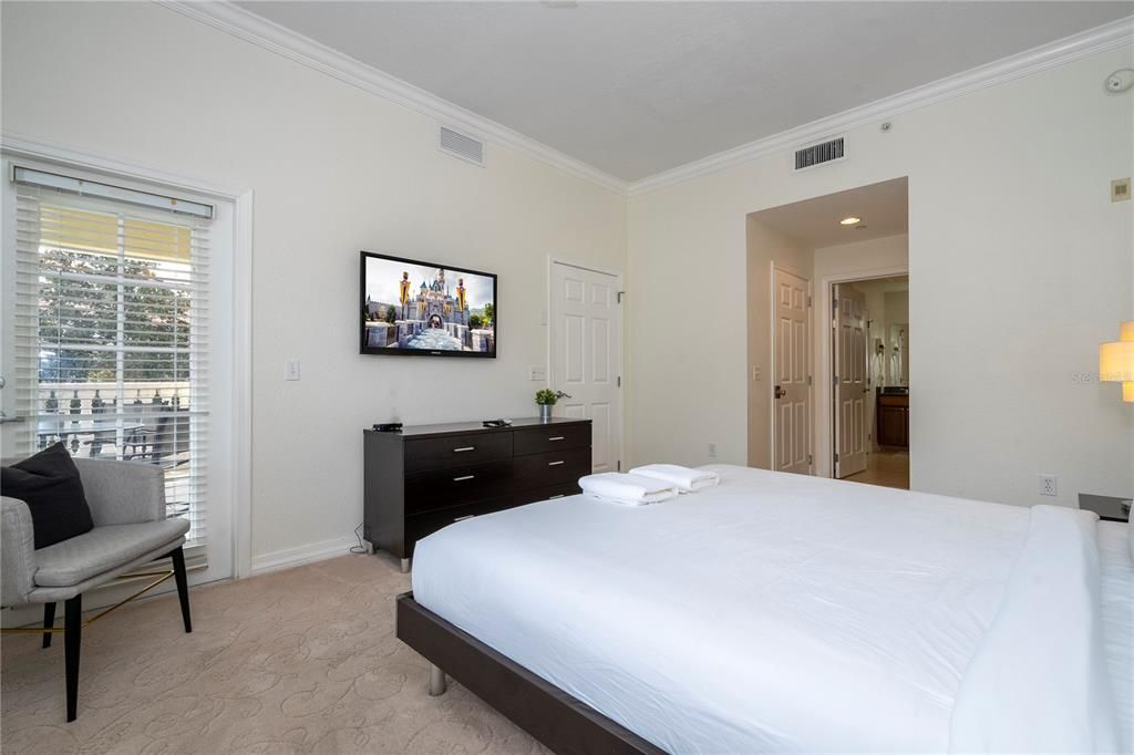 For Sale: $320,000 (3 beds, 3 baths, 1755 Square Feet)