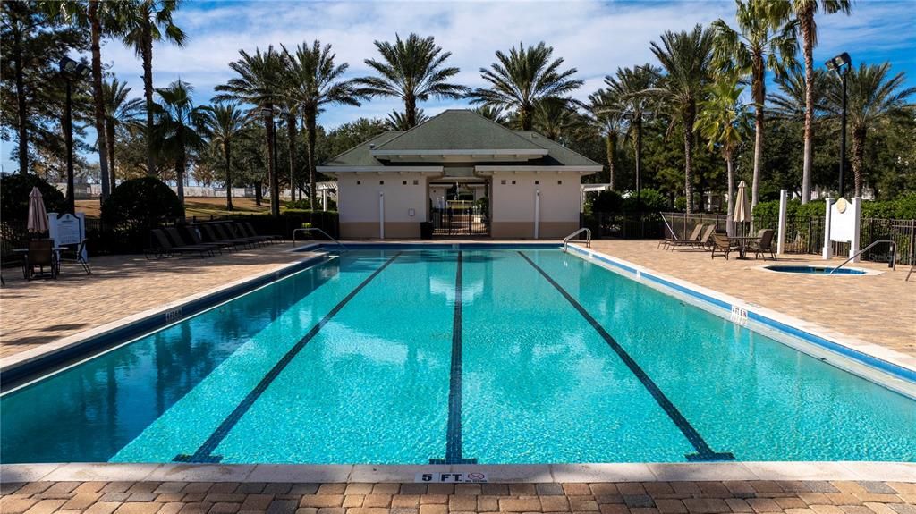For Sale: $320,000 (3 beds, 3 baths, 1755 Square Feet)