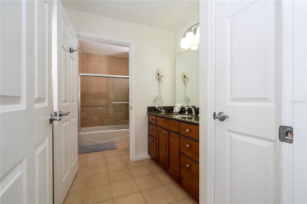 For Sale: $320,000 (3 beds, 3 baths, 1755 Square Feet)