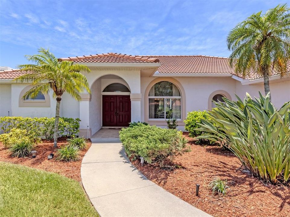 For Sale: $674,000 (3 beds, 2 baths, 2346 Square Feet)