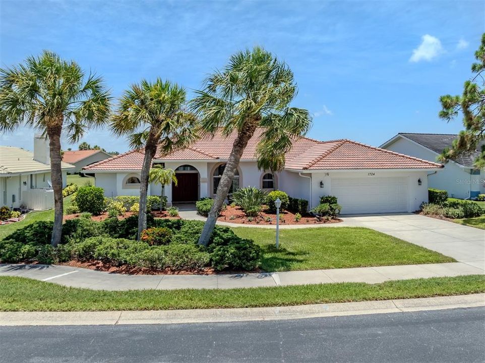 For Sale: $674,000 (3 beds, 2 baths, 2346 Square Feet)