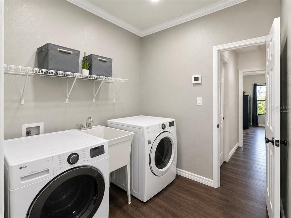 En Venta: $549,900 (5 camas, 2 baños, 3000 Pies cuadrados)
