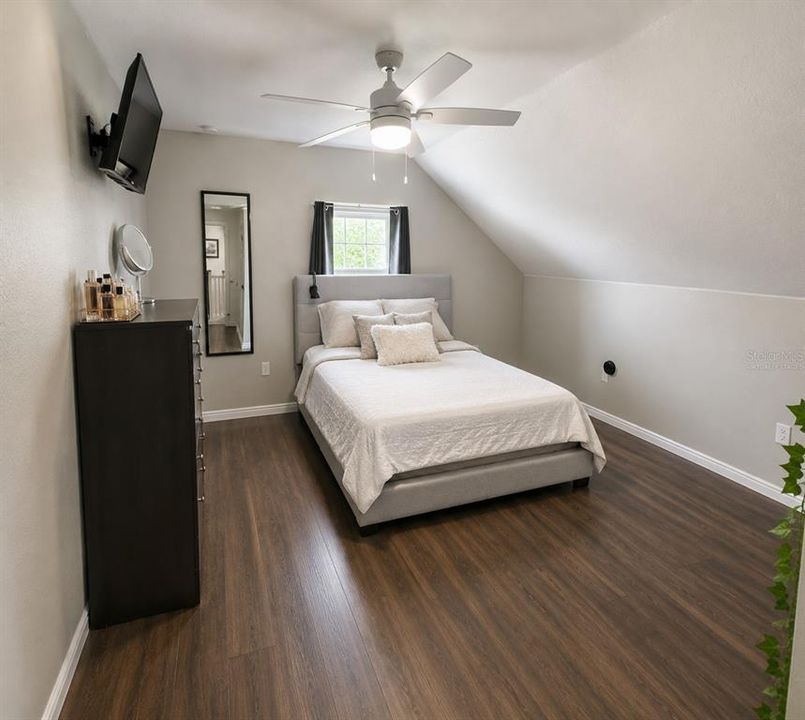 En Venta: $549,900 (5 camas, 2 baños, 3000 Pies cuadrados)