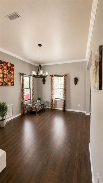 En Venta: $549,900 (5 camas, 2 baños, 3000 Pies cuadrados)