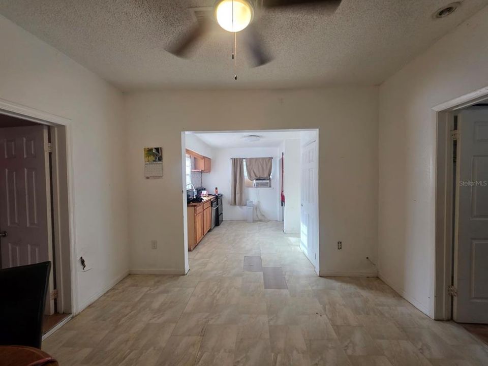 На продажу: $189,900 (3 спален, 1 ванн, 920 Квадратных фут)