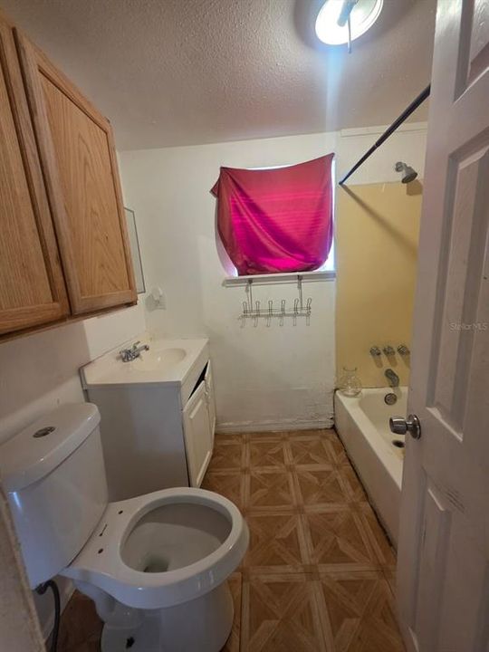 На продажу: $189,900 (3 спален, 1 ванн, 920 Квадратных фут)