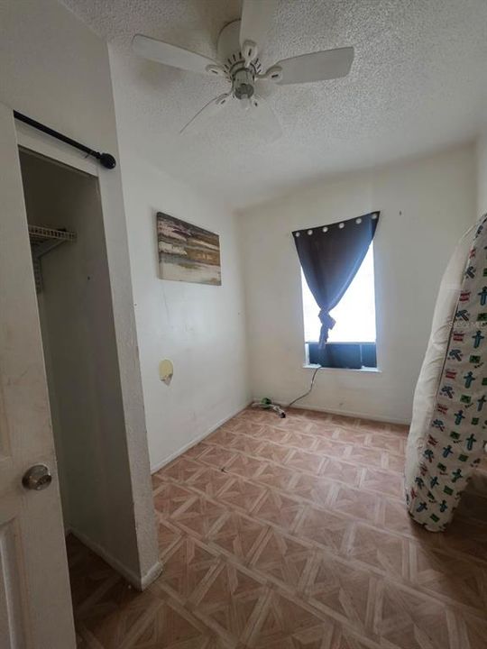 На продажу: $189,900 (3 спален, 1 ванн, 920 Квадратных фут)
