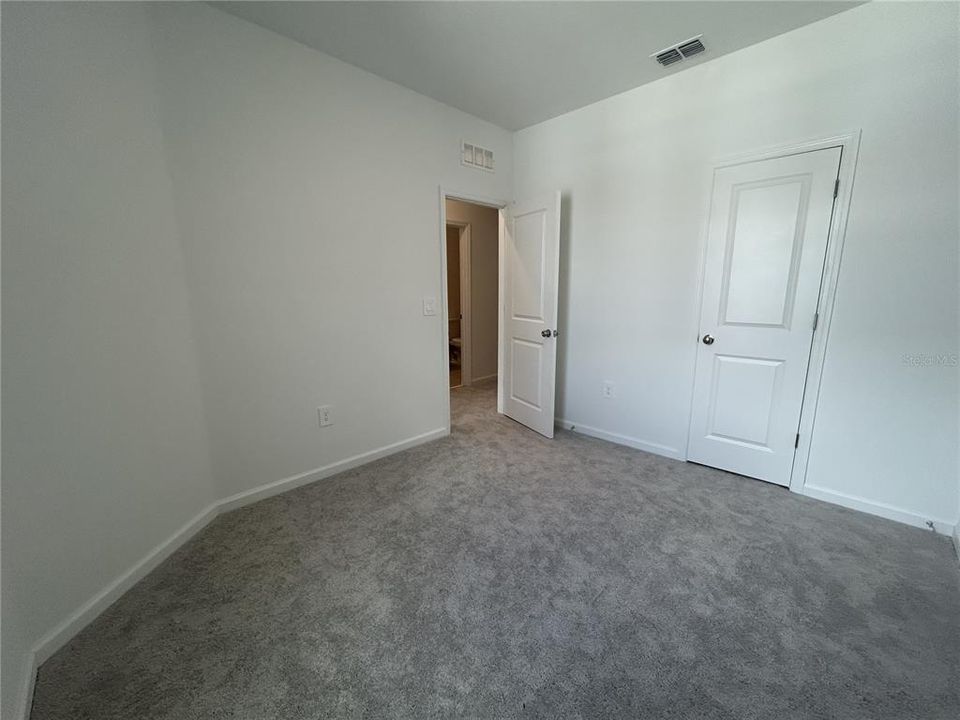 For Rent: $2,050 (3 beds, 2 baths, 1787 Square Feet)