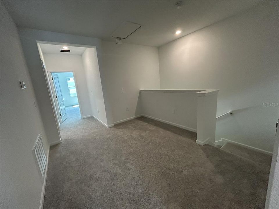 For Rent: $2,050 (3 beds, 2 baths, 1787 Square Feet)