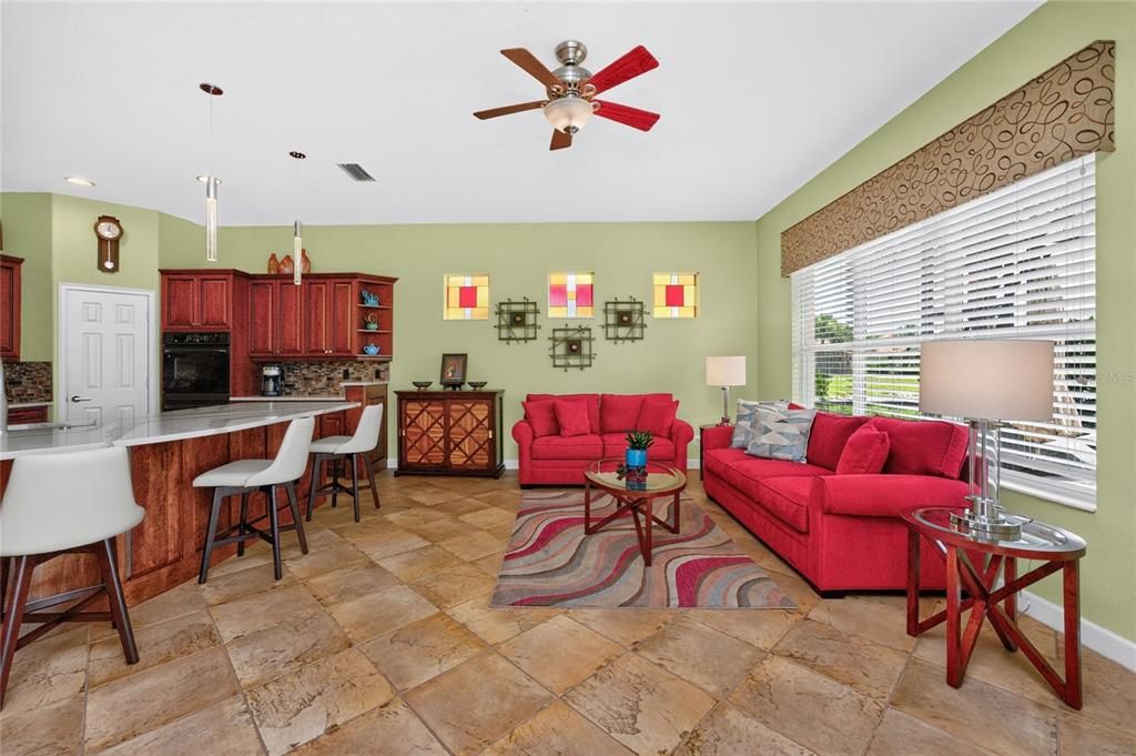 En Venta: $635,000 (3 camas, 3 baños, 2545 Pies cuadrados)