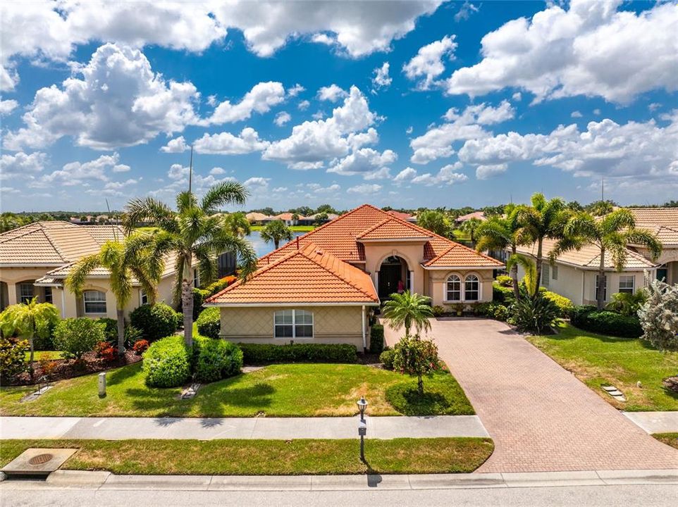 En Venta: $635,000 (3 camas, 3 baños, 2545 Pies cuadrados)