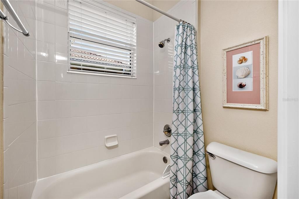 En Venta: $635,000 (3 camas, 3 baños, 2545 Pies cuadrados)