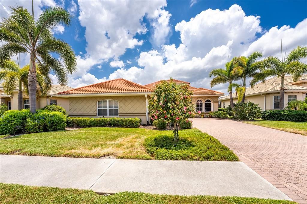 En Venta: $635,000 (3 camas, 3 baños, 2545 Pies cuadrados)