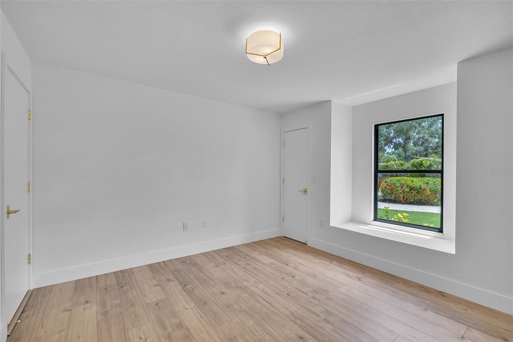 For Sale: $548,000 (3 beds, 2 baths, 1834 Square Feet)