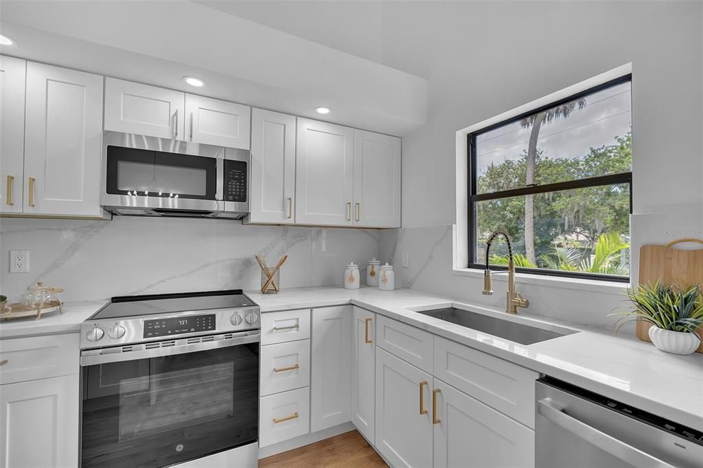 For Sale: $548,000 (3 beds, 2 baths, 1834 Square Feet)