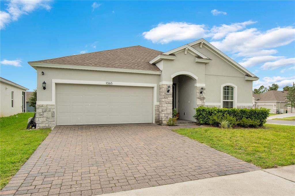 For Sale: $399,999 (4 beds, 2 baths, 1943 Square Feet)