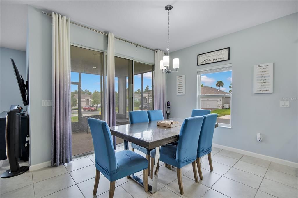 For Sale: $399,999 (4 beds, 2 baths, 1943 Square Feet)