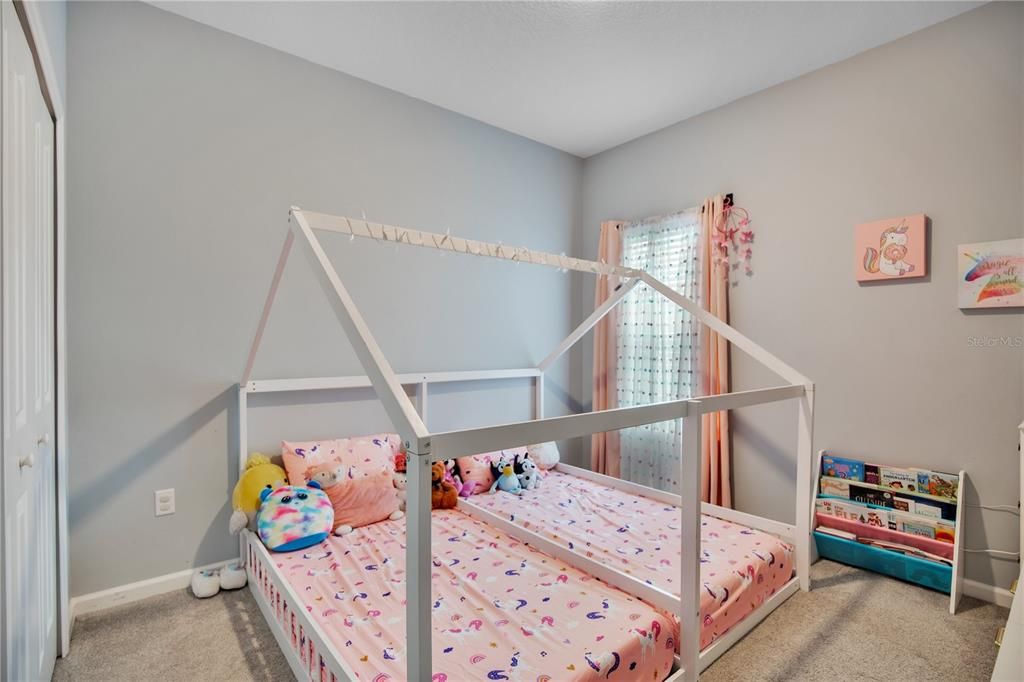For Sale: $399,999 (4 beds, 2 baths, 1943 Square Feet)