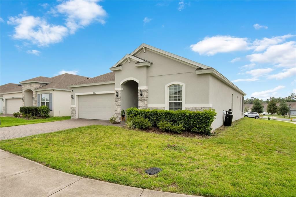For Sale: $399,999 (4 beds, 2 baths, 1943 Square Feet)