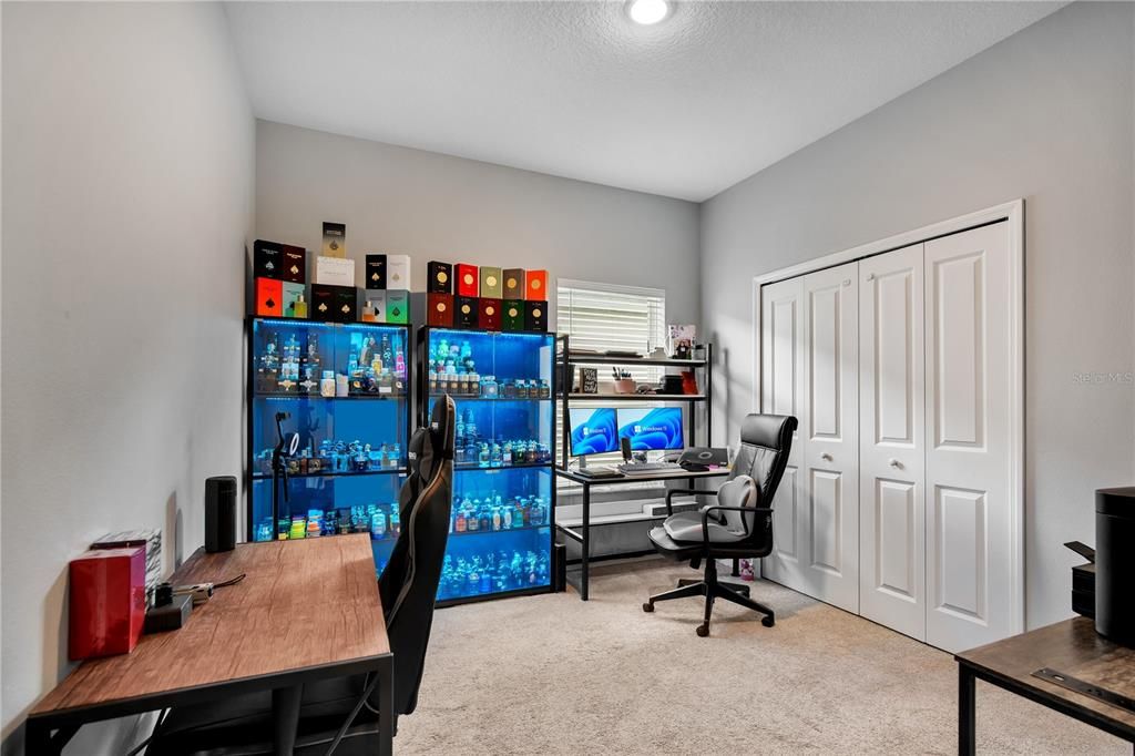 For Sale: $399,999 (4 beds, 2 baths, 1943 Square Feet)