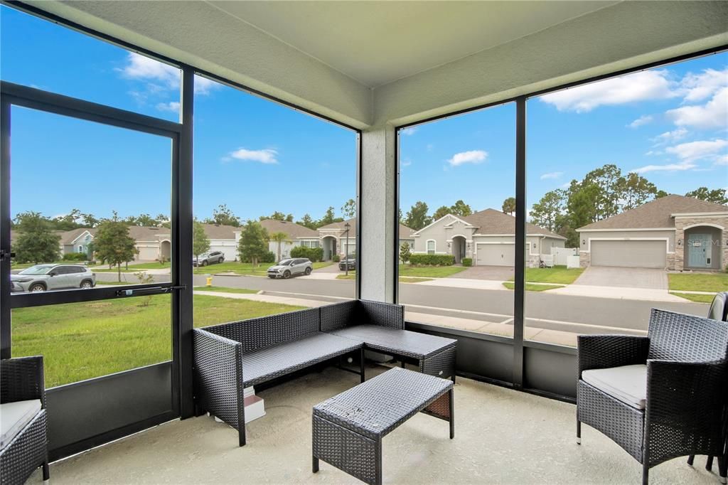 For Sale: $399,999 (4 beds, 2 baths, 1943 Square Feet)