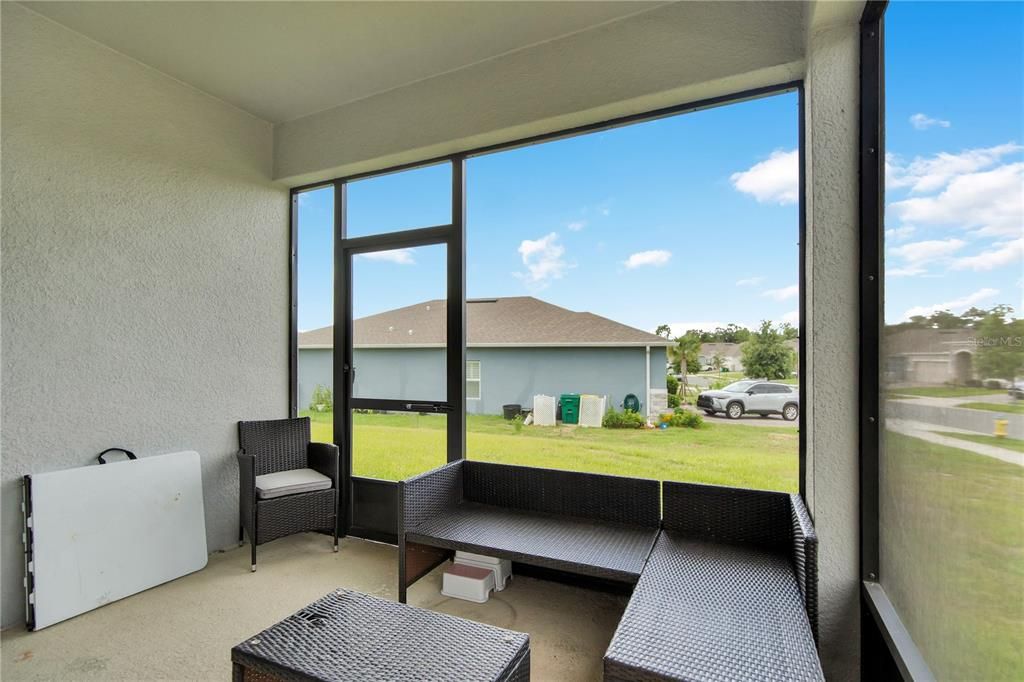 For Sale: $399,999 (4 beds, 2 baths, 1943 Square Feet)