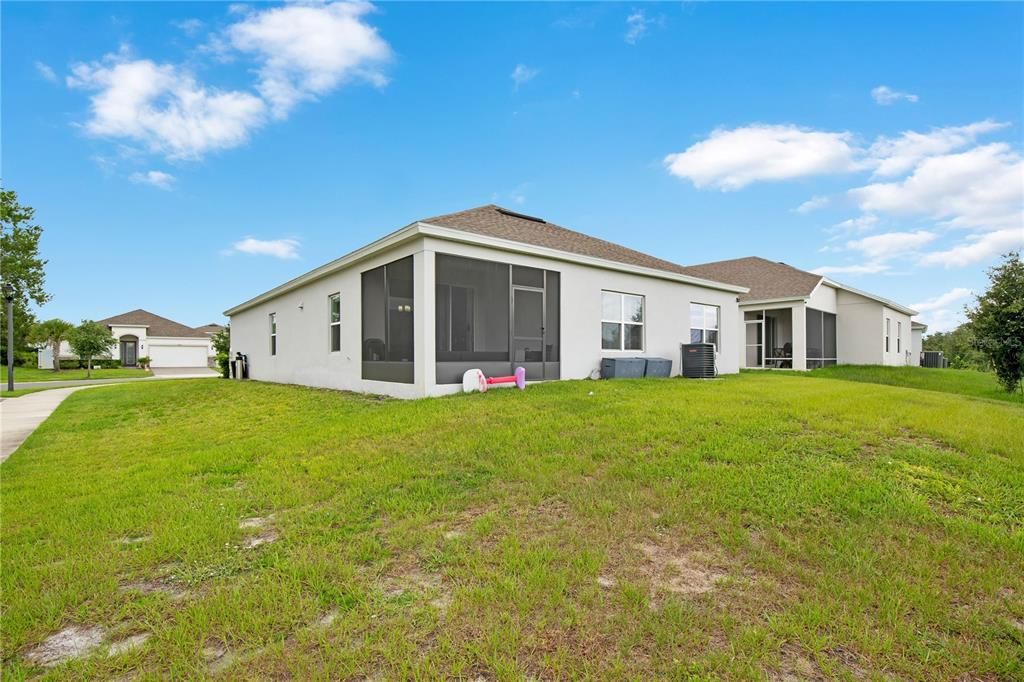 For Sale: $399,999 (4 beds, 2 baths, 1943 Square Feet)