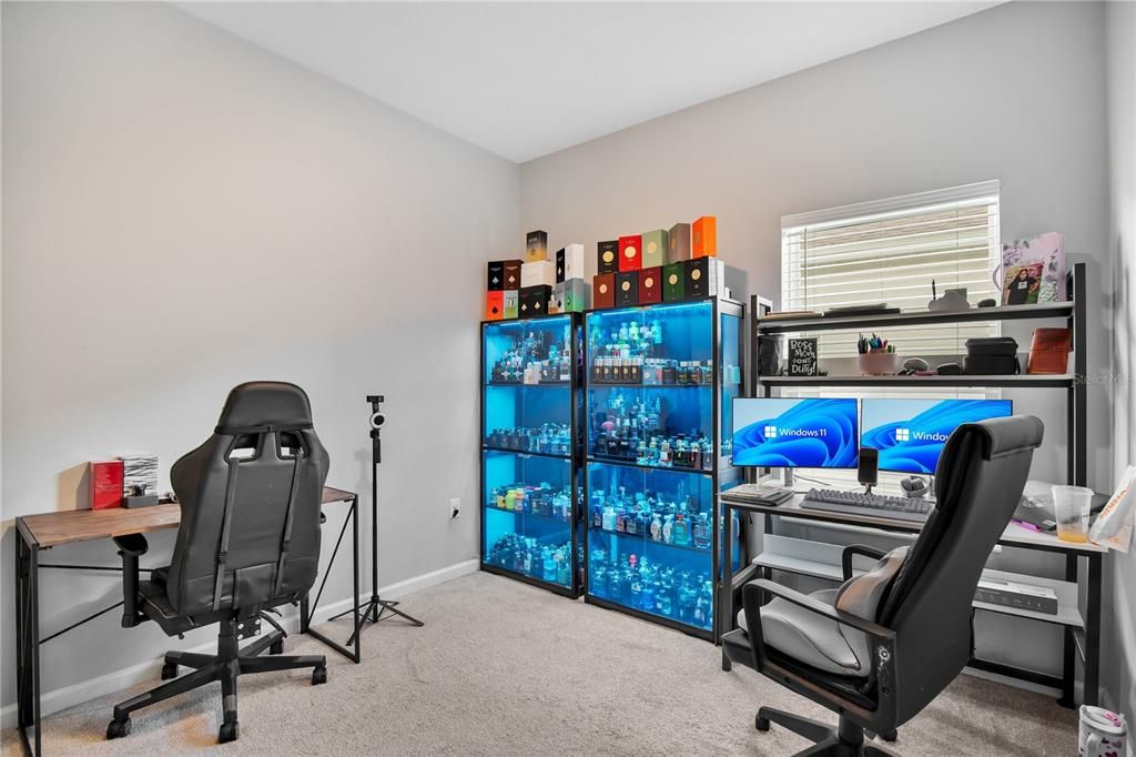 For Sale: $399,999 (4 beds, 2 baths, 1943 Square Feet)