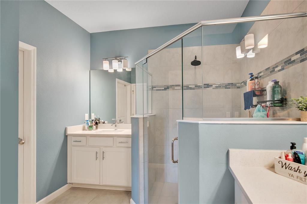For Sale: $399,999 (4 beds, 2 baths, 1943 Square Feet)