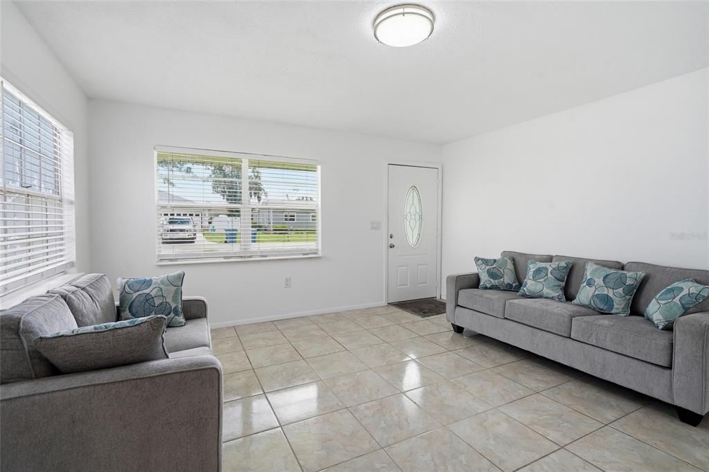 For Sale: $165,000 (3 beds, 2 baths, 1244 Square Feet)
