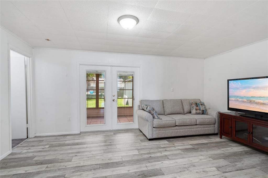 For Sale: $165,000 (3 beds, 2 baths, 1244 Square Feet)