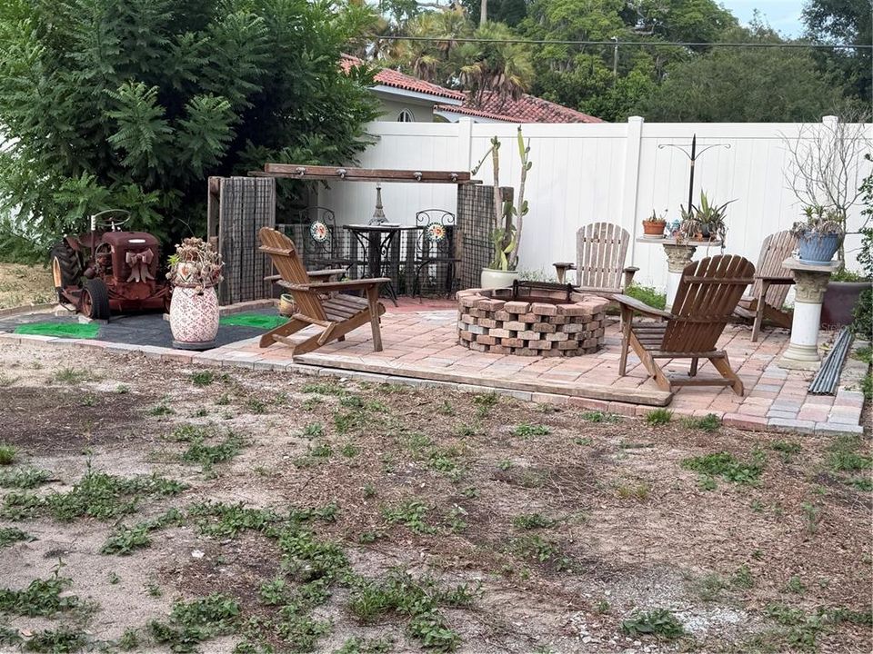 For Sale: $359,900 (2 beds, 1 baths, 1064 Square Feet)