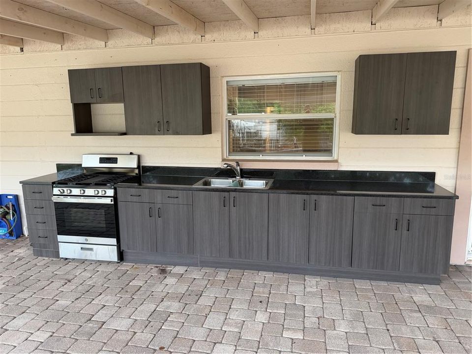 For Sale: $359,900 (2 beds, 1 baths, 1064 Square Feet)