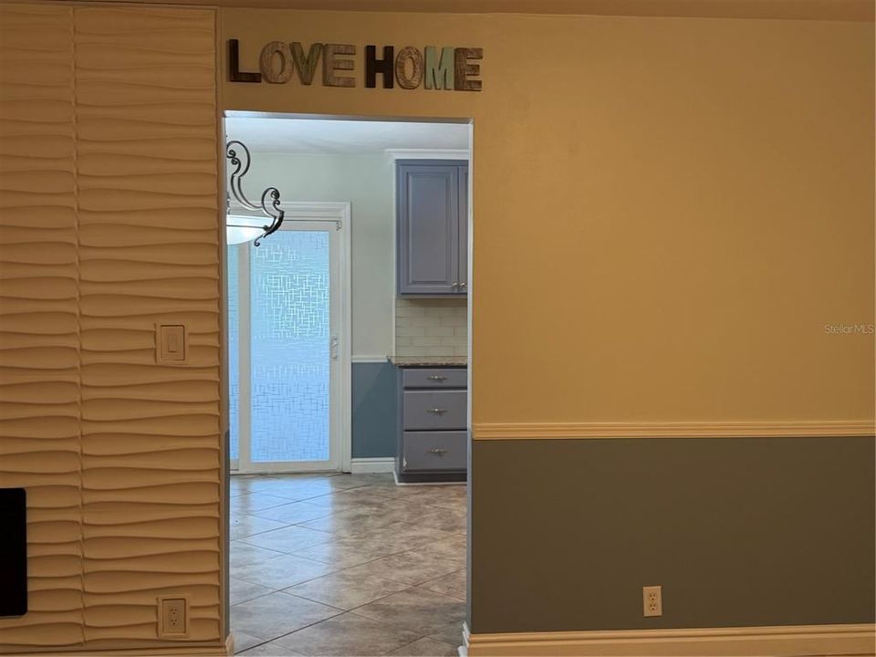 For Sale: $359,900 (2 beds, 1 baths, 1064 Square Feet)