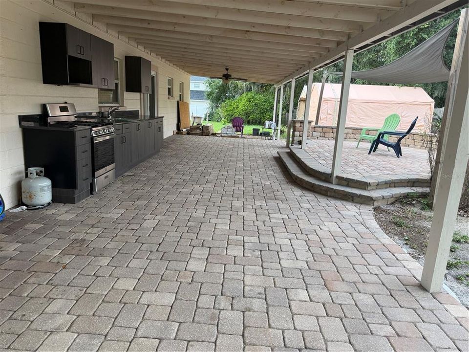 For Sale: $359,900 (2 beds, 1 baths, 1064 Square Feet)