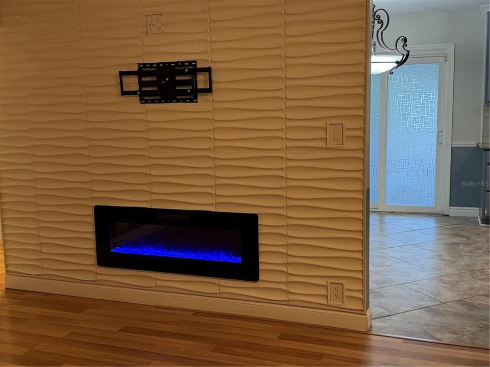 For Sale: $359,900 (2 beds, 1 baths, 1064 Square Feet)