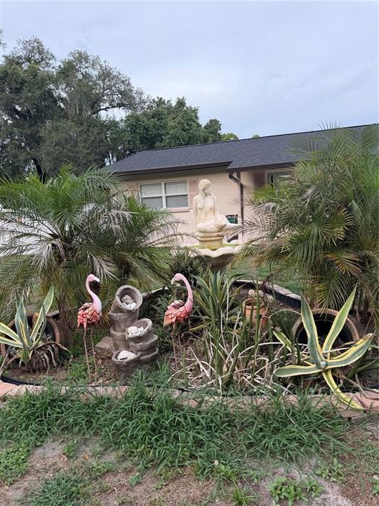 For Sale: $359,900 (2 beds, 1 baths, 1064 Square Feet)