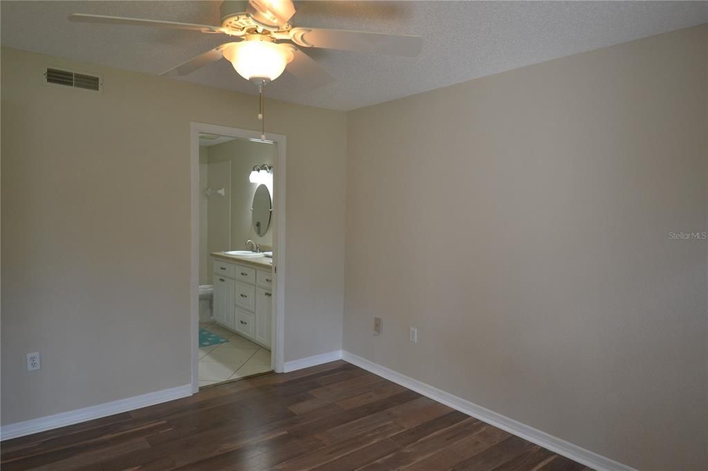 For Rent: $1,950 (2 beds, 2 baths, 1050 Square Feet)
