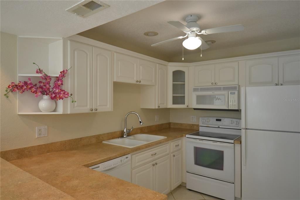 For Rent: $1,950 (2 beds, 2 baths, 1050 Square Feet)