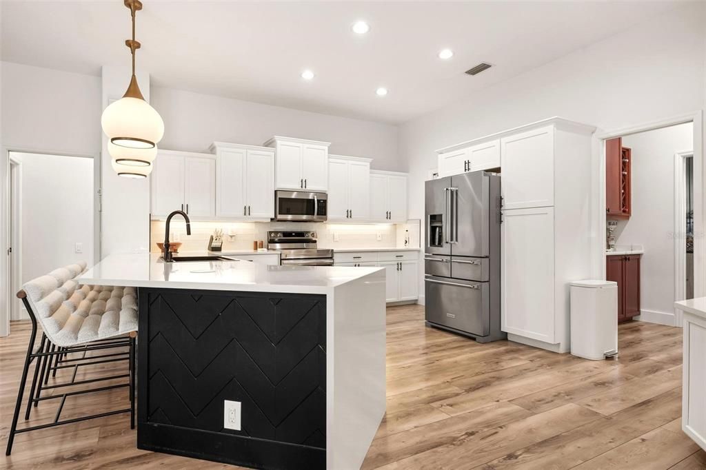 For Sale: $775,000 (4 beds, 3 baths, 2828 Square Feet)